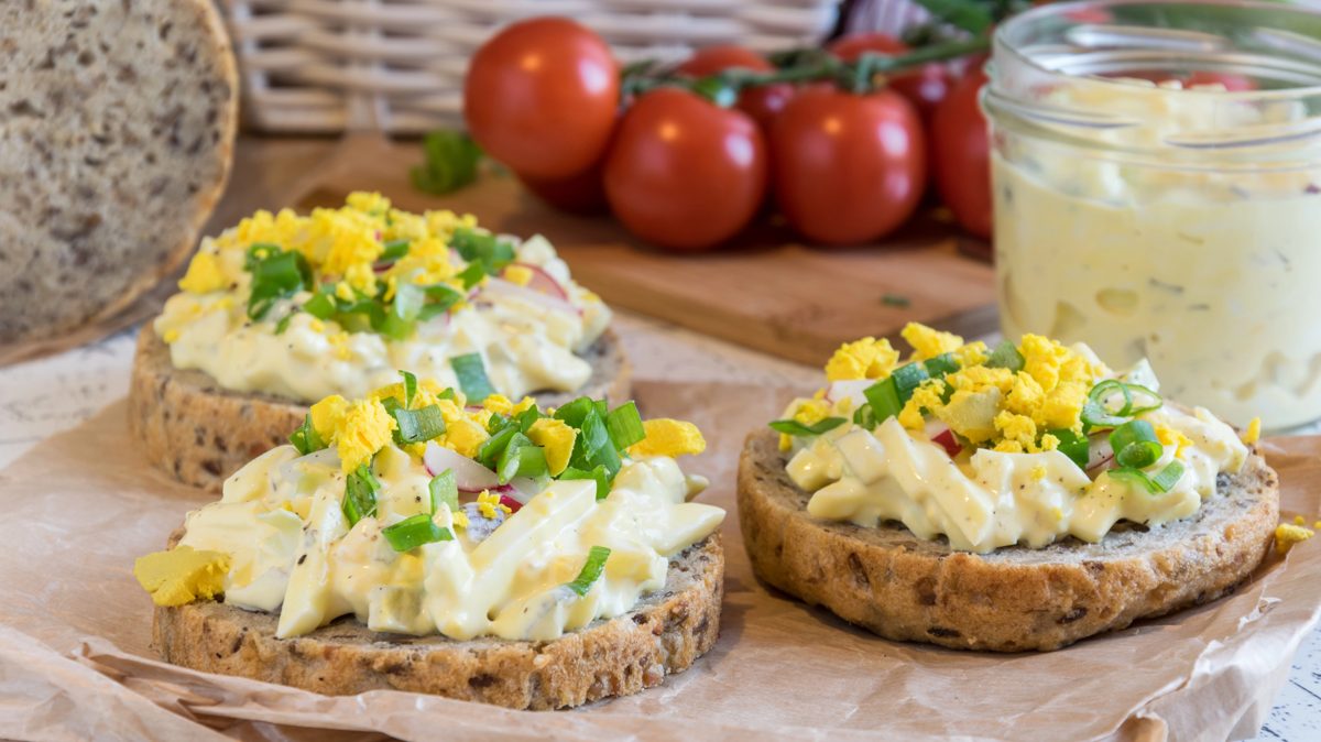 Egg spread with spring onion on slices of homemade bread