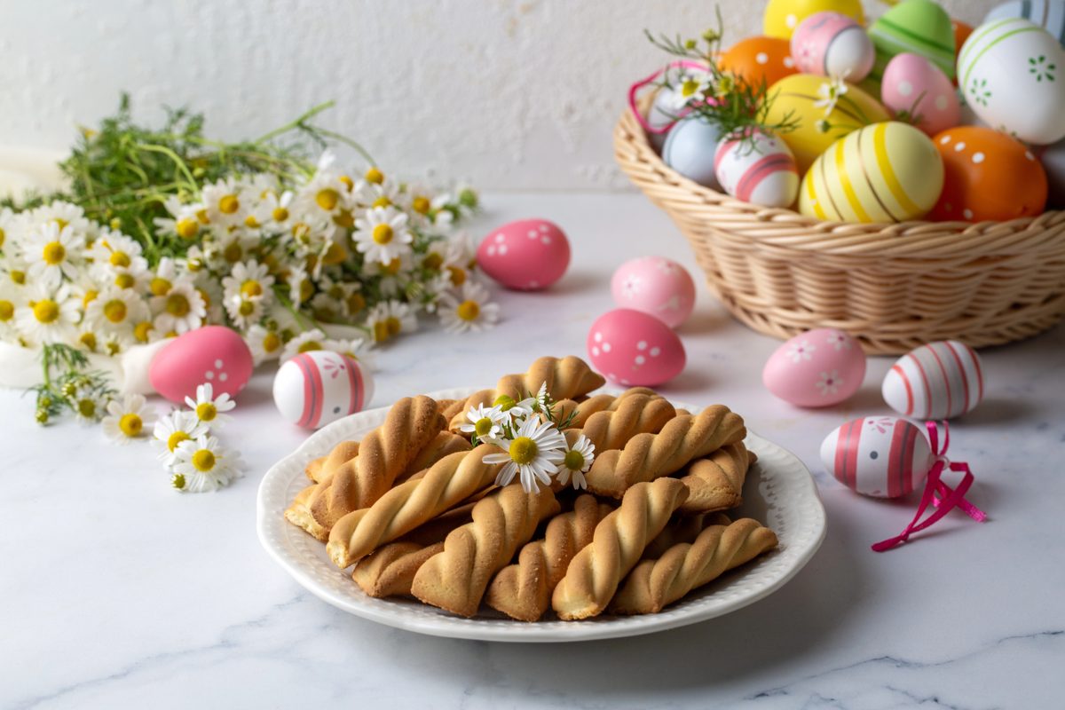 Twisted koulourakia butter cookies with Easter eggs and daisies