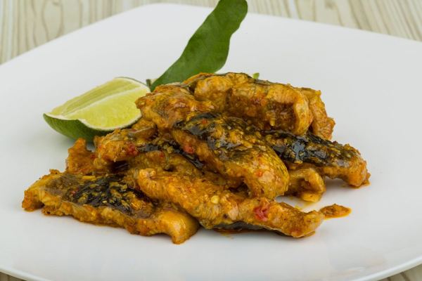 Pieces of roasted eel served with lime, a stand-in for Italian capitone