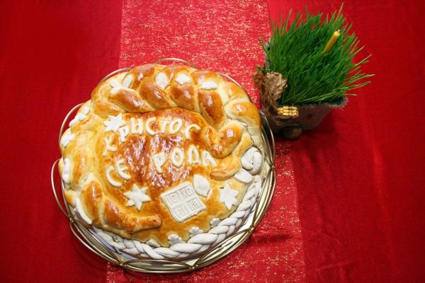 Round česnica Christmas bread decorated with dough ornaments