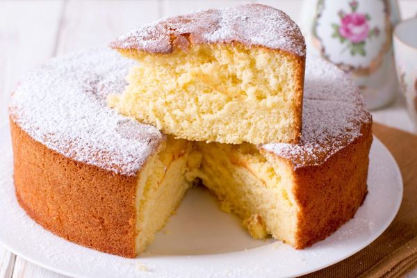 Pão de ló sponge cake with a soft center, cut open