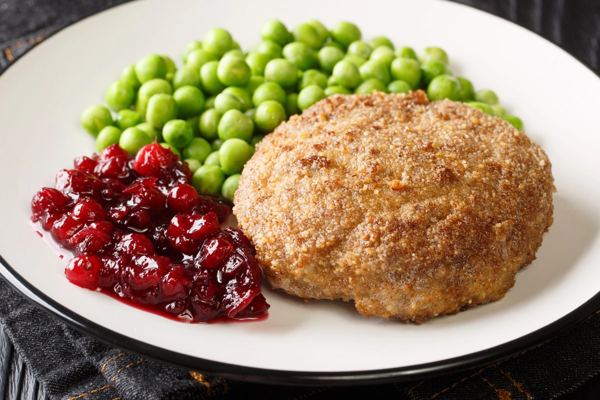 Veal Wallenbergare patty with peas and lingonberries